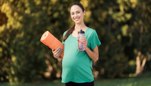 Pregnant woman exercising and living a healthy lifestyle for IVF success