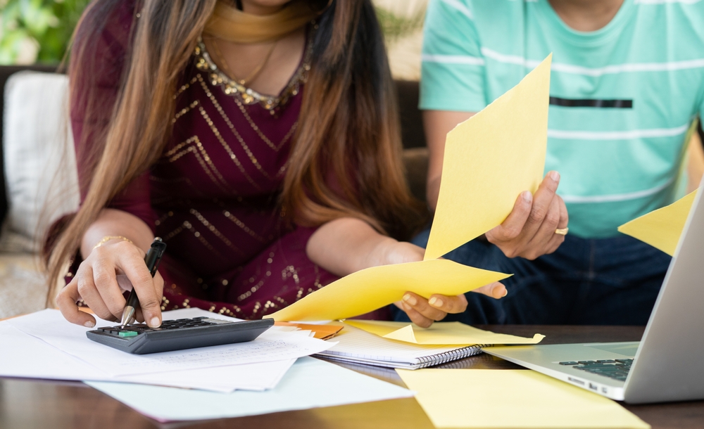 hart fertility clinic blog post couple budgeting close up