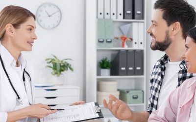 A couple getting a second opinion from a the Woodlands IVF specialist